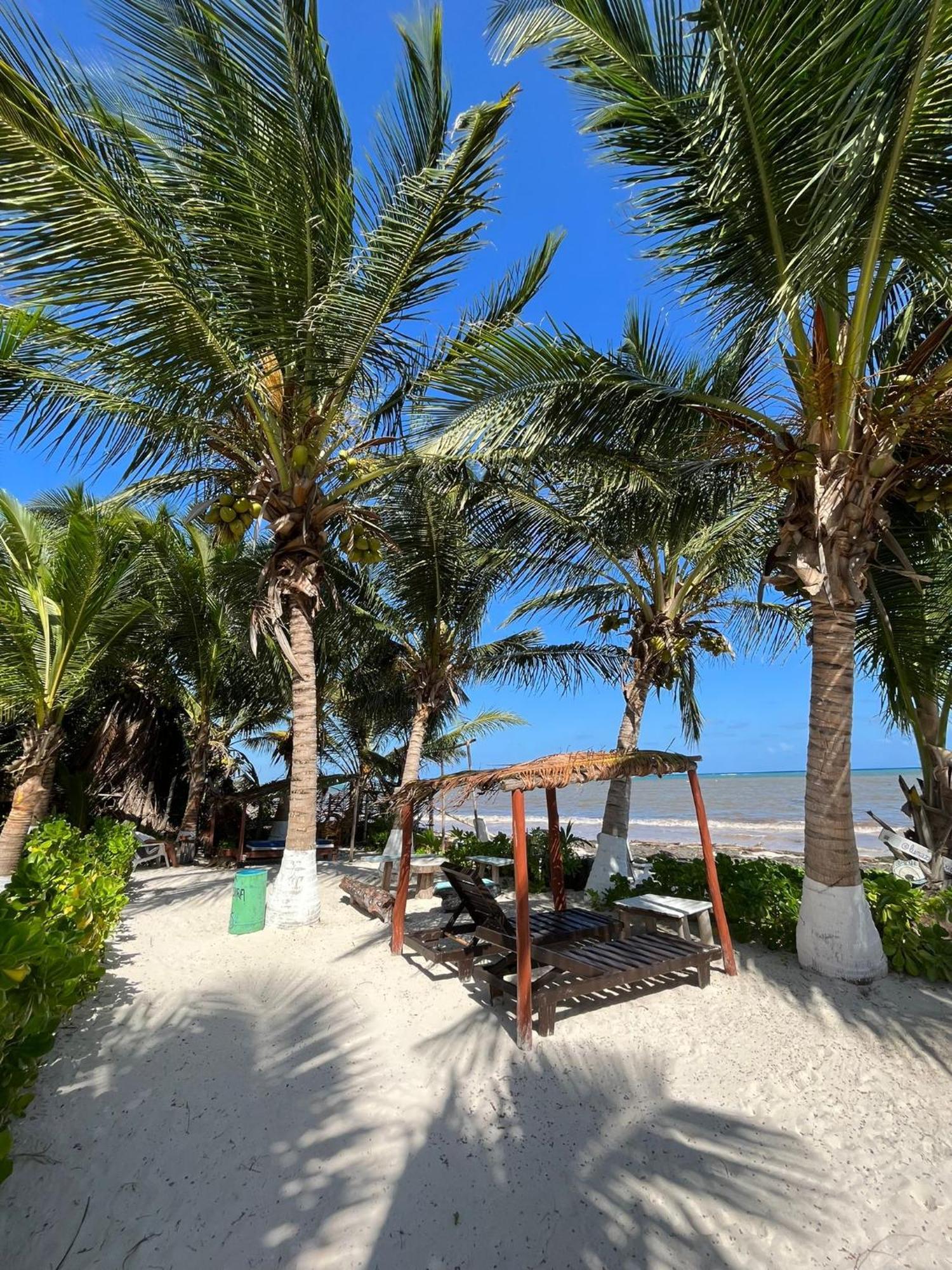 Lunazul Eco-Cabana Frente Al Mar Mahahual Exterior photo